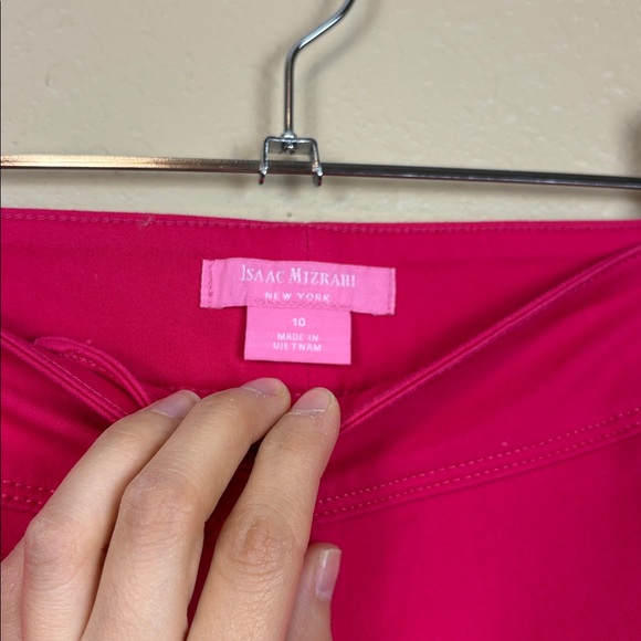 ISAAC MIZRAHI | Hot Pink scalloped shorts size 10 - Picture 3 of 3